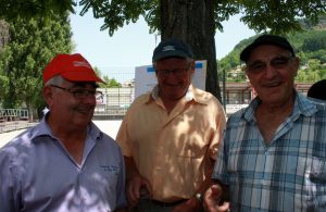 Les championnats de France doubles se sont disputés au Le Puy en Velay et à Brives Charensac les 13 et 14 juillet derniers. Ce fut l’occasion pour Marc Valayer, nouveau président du CBD de retrouver Gilles Ozil, ancien président, qui a cessé ses fonctions lors du dernier congrès. Inutile de dire qu’il fut question de boules.