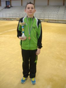 Thomas Bonnefoy est champion Rhône-Alpes en tir de précision chez les moins de 13 ans à Dardilly.