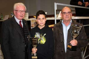 Kevin Bruyère du CFB Saint Victor est sous-champion de France en combiné chez les moins de 15 ans à Valdoie. Son manager est Cyril Bouvier. On le voit ici entre André Mercier, président du CBD de la Drôme et Patrick Simonet, président de la commission des jeunes du CBD 07 