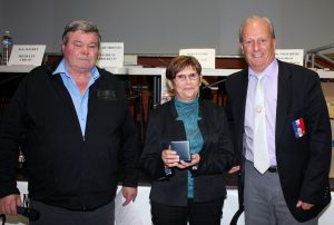 Odile Siciliano a reçu sa médaille des mains de Philippe Coquet, président de la FFSB en présence d’Alain Delichiere, président du secteur d’Aubenas