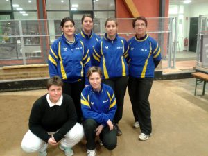 Aurore Goulard, Karine Faure, Elodie Bay et Claudine Peyrouse Accroupies : Sandra Chopard et Elodie Coste