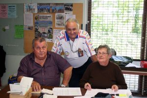 La table de marque était tenue de main de maître par Hélène et Raymond Issartel et les parties étaient placées sous la vigilance de l’arbitre, Jean Michanik.