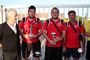 Yoan et Michel Sonnier et Freddy Chevret (Annonay) sous-champions de l'Ardèche en compagnie de Jacques Dubail conseiller général et maire de Saint Péray
