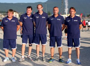 -Dominique Vallet, Gilles Revollon, Christophe Damon, Yoann Eyraud et Jean-Louis Montagne de Serrières Sablon (secteur d’Annonay) ont perdu 4 à 13 en 32ème de finale devant Coulon (Nièvre). Pour sortir des poules, ils ont battu 13 à 4 Vengeon (Cher) et France (Isère) 13 à 8.
