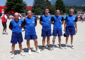 -Daniel Ozil, René Forissier, Alex Terrisse, Dominique Arsac et Laurent Barbe de Lavilledieu (secteur d’Aubenas) ont perdu en 32ème de finale 10 à 13 contre Haoueche (Drôme). Pour sortir des poules ils ont battu Rastau (Charente) 13 à 2 et Jeunet (Nièvre) 9 à 8.