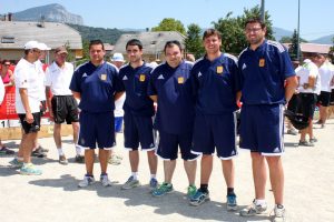 -Patrick Juillat, Romain Faurie, Lionel Perrin, Martial Mourzelas et Nicolas Largeron de Davézieux (secteur Annonay) ont perdu en 32ème de finale 4 à 13 devant Loste (Pyrénées Orientales). Pour sortir des poules, ils ont gagné 13 à 6 contre Monteil (Ain) après avoir perdu 11 à 13 devant Sinssaine (Côte d’or) et ils ont remporté la partie de barrage 13 à contre Sinssaine.
