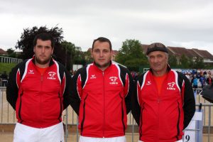 Michel Sonnier, Freddy Chevret et Yoan Sonnier de l’AB de Saint Jeure d’Ay (secteur d’Annonay) ne sont pas sortis des poules, battus 4 à 9 par Albarracin (Alpes Maritimes), gagnants 9 à 8 de Collomb (Rhône) et perdants 5 à 13 face à Renard (Loiret).