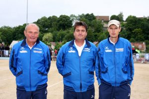 Christian marres, Serge Fauchier et Jean Coulomb Villeneuve de Berg (secteur d’Aubenas) ont perdu à la partie de barrage, 4 à 13 devant Bourille (Savoie) après avoir perdu 5 à 9 devant ce même Bourille et avoir gagné 11 à 10 Rivière (Charente-Maritime).