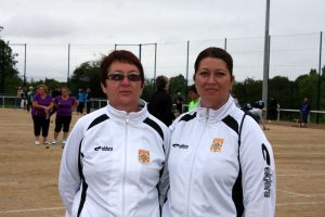 Karine Faure et Claudine Peyrouse des Boulistes Albenassiens (secteur d’Aubenas) ont gagné 8 à 7 contre Delrieu (Haute-Garonne) et ont chuté 10 à 11 contre Pouteau (Essonne), future championne de France. A la partie de barrage, elles ont perdu 4 à 8 contre Delrieu. 