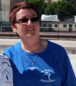 Claudine Peyrouse des Boulistes Albenassiens (secteur d’Aubenas) n’est pas sortie des poules, battue 5 à 13 par Danielle Sirot (Nièvre) et 4 à 13 par Pauline Dury (Rhône).