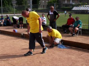 Les bénévoles n'ont pas hésité à retracer les jeux avant la finale.
