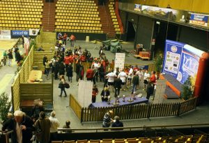 A plus de minuit, tout le monde déserte le podium