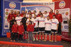 Pluie de confettis tricolores sur les champions