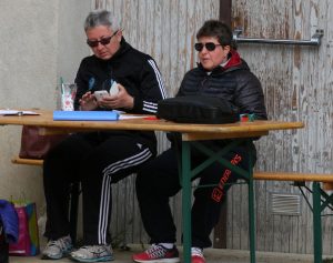 Les coprésidentes à la table de marque