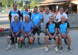 Les quatre équipes demi-finalistes du Challenge Paul Aubert qui s’est joué en 32 doubles ce dimanche 10 juillet à Mariac. En haut, de gauche à droite : Costechareyre (Saint Agrève), Philippe Vigne trésorier de L’ASB Mariac et Mathon (Le Cheylard) En bas de gauche à droite : Ginoux (Le Cheylard) et Péhaut (Aubenas)