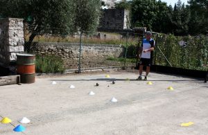 Dans le cadre bucolique du boulodrome