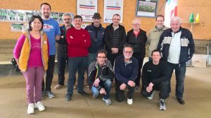Stagiaires et formateurs au boulodrome de Saint Victor
