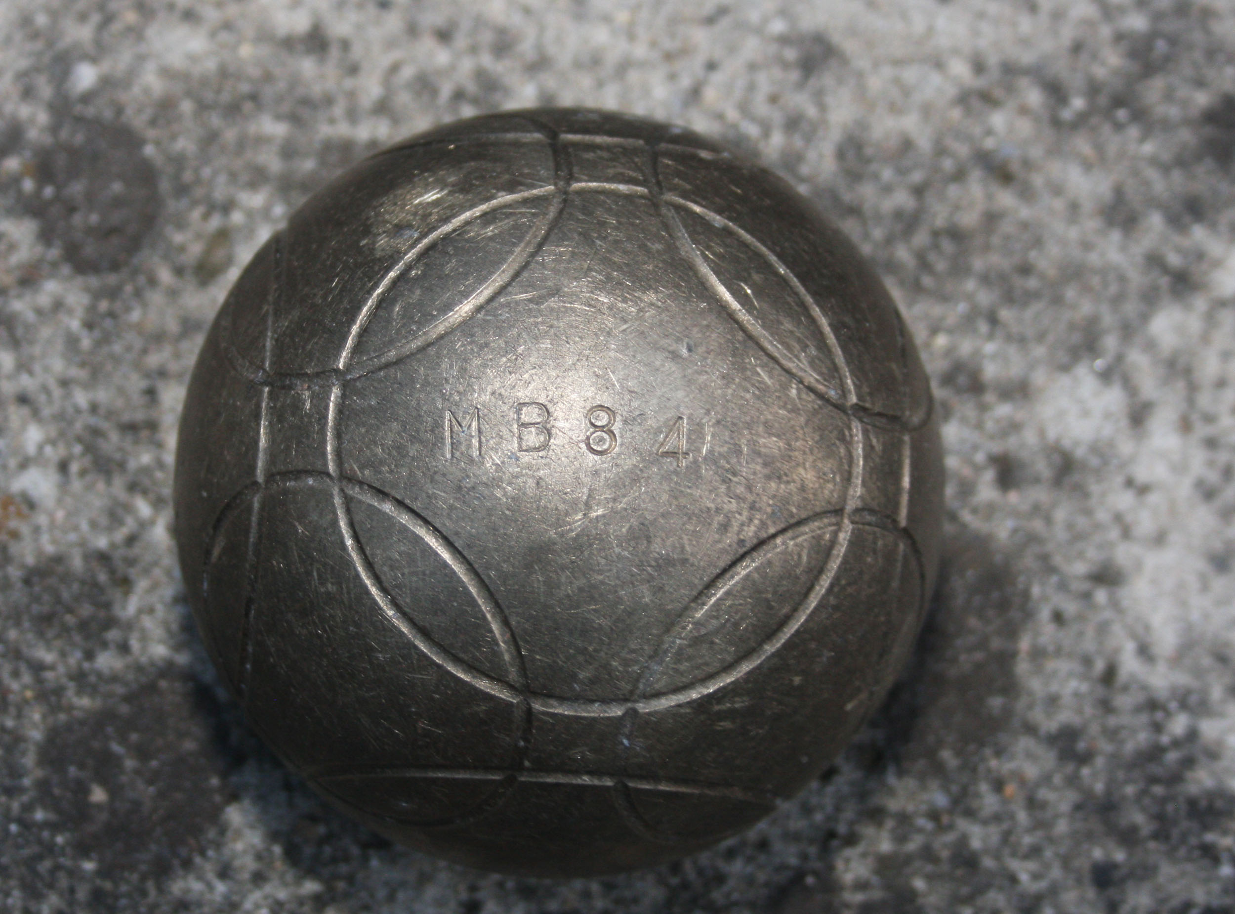 Echange de boules à Labégude