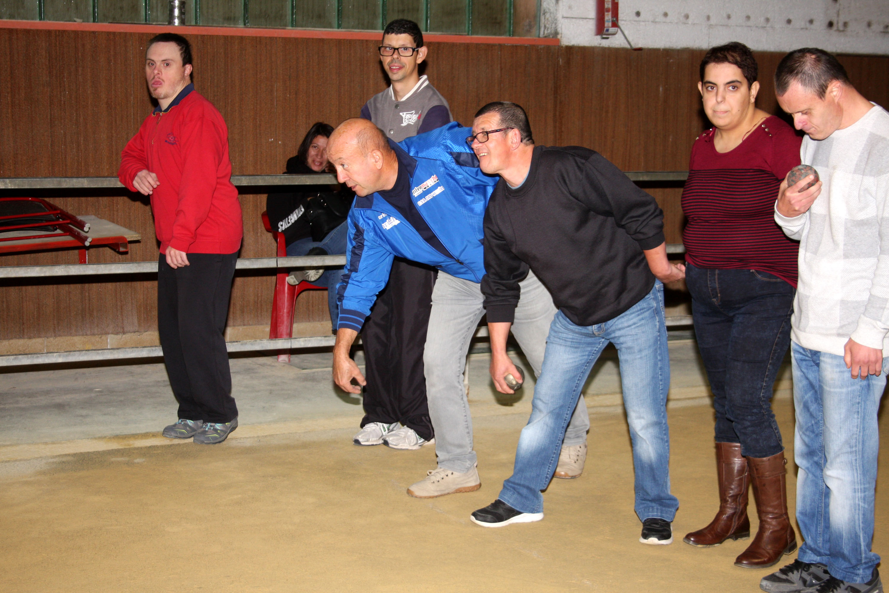 Les éducateurs des Babelous s’initient au sport boules