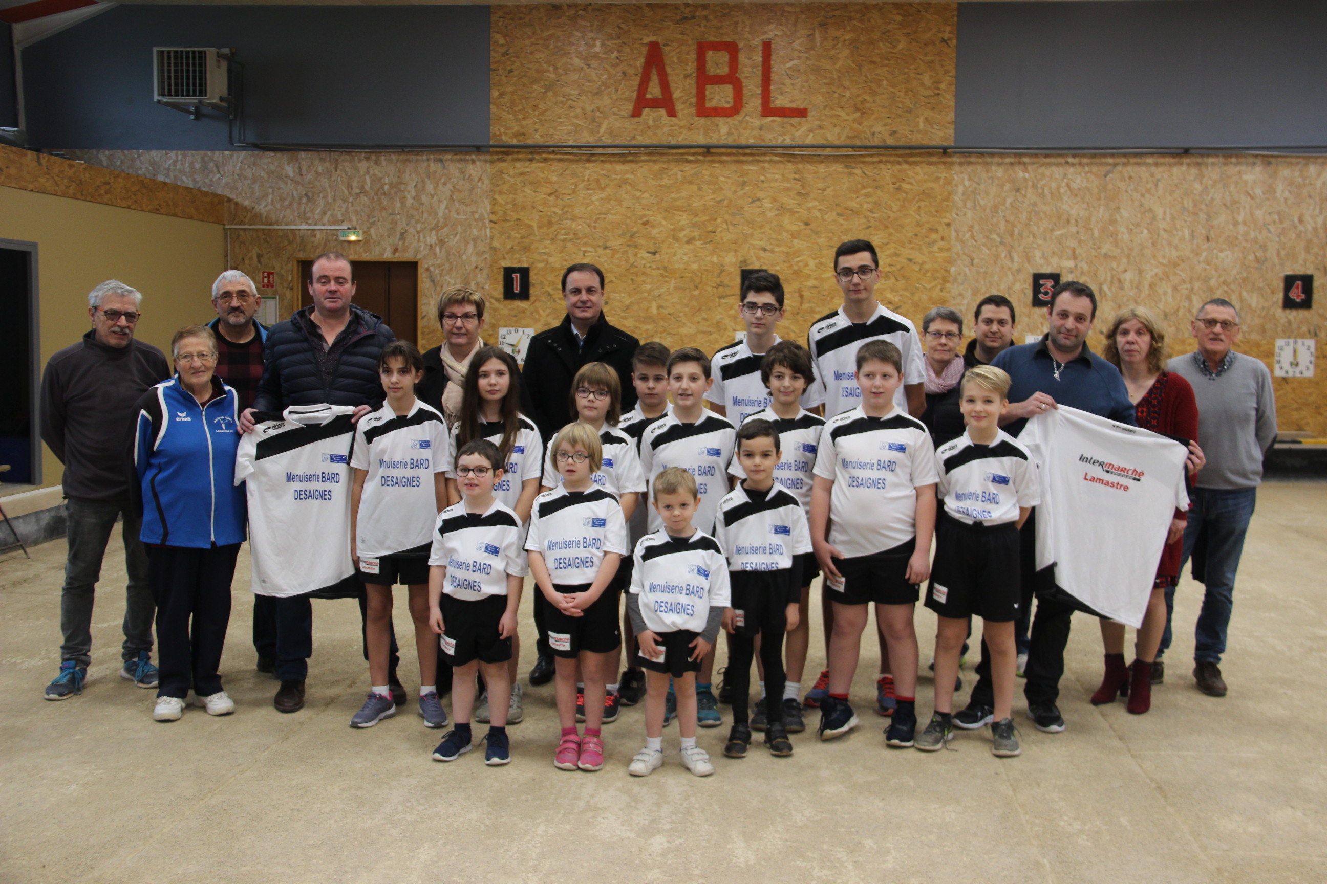 Réception de tenues pour les jeunes boulistes du CFB Lamastre-Desaignes